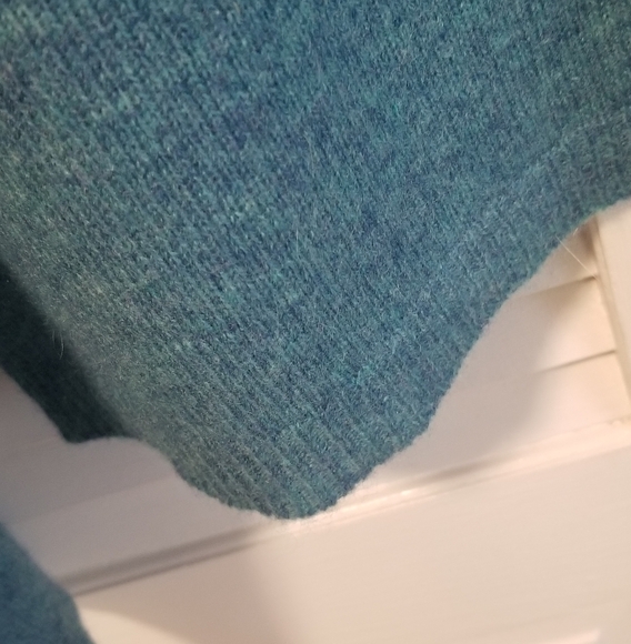 Ellen Tracy, Crewneck,  Cashmere Sweater, Large - Picture 4 of 5